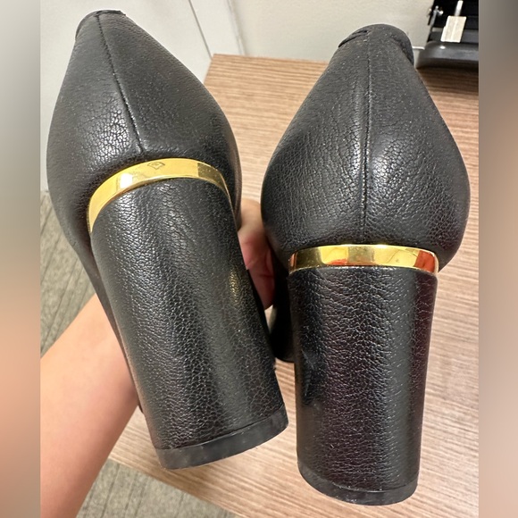 *SOLD* Chloe Leather Pumps Heels Gold Trim great condition - Picture 5 of 6